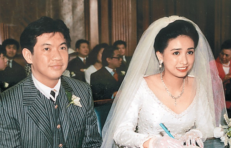 两句"随便咯",胡家骅就买好去英国的机票,登记结婚.