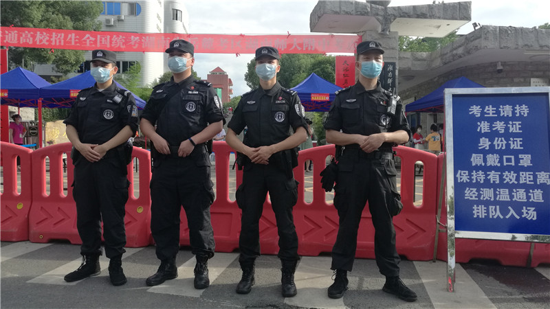 长沙特警护航学子高考路