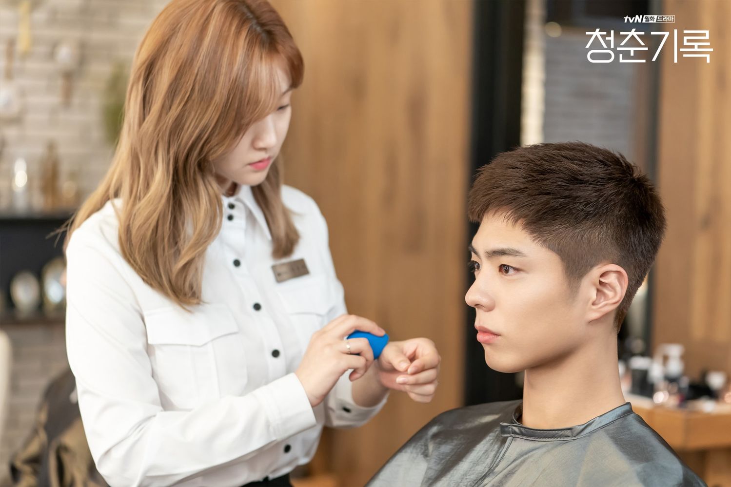 青春记录朴宝剑x朴素丹的最新剧照公开