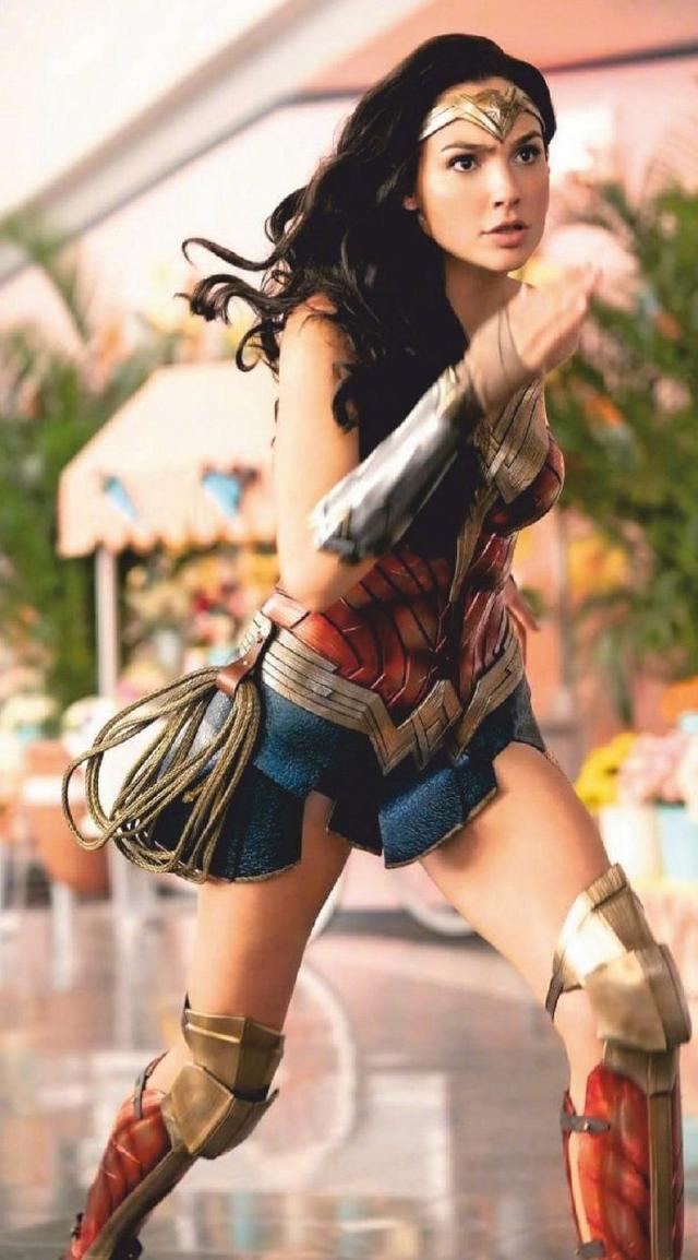 神奇女侠2曝剧照豹女白宫对决神奇女侠