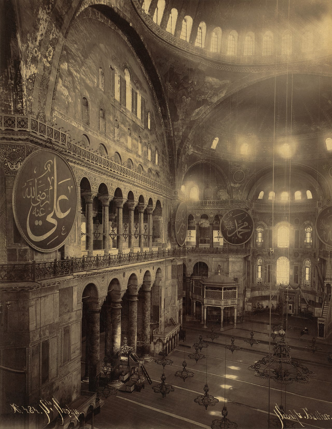 作为清真寺的Aya Sofya内部，照片年代为1900年左右