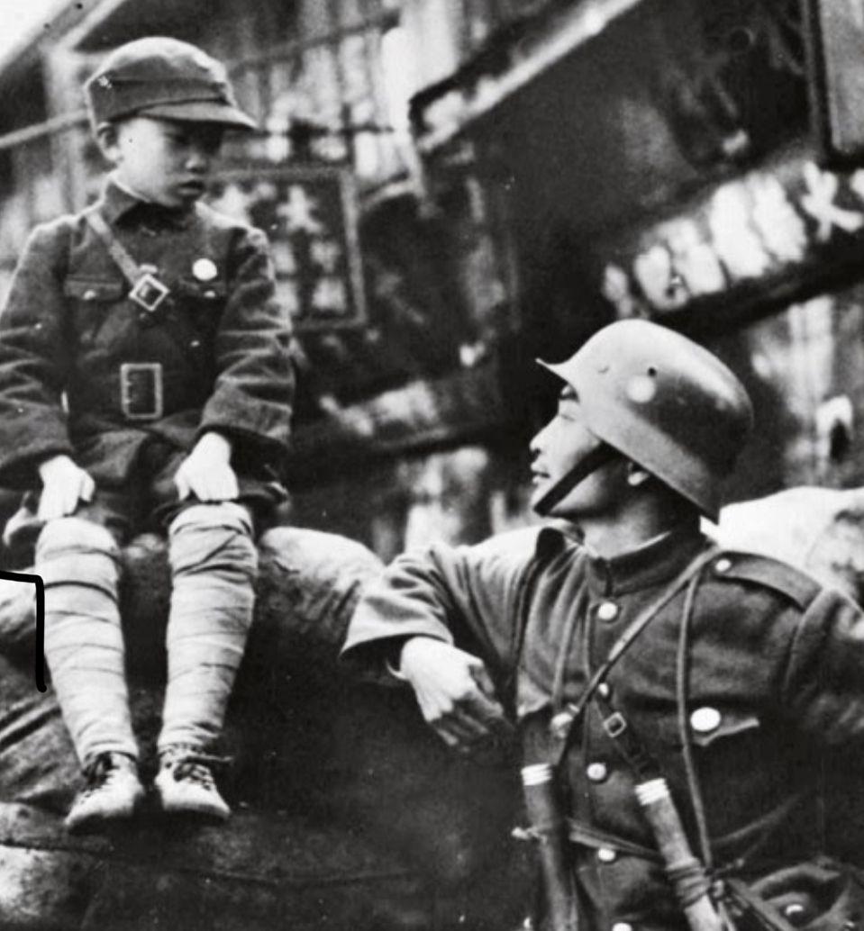 淞沪战役有多惨烈?师长带头当敢死队长拼杀,精锐部队牺牲过半