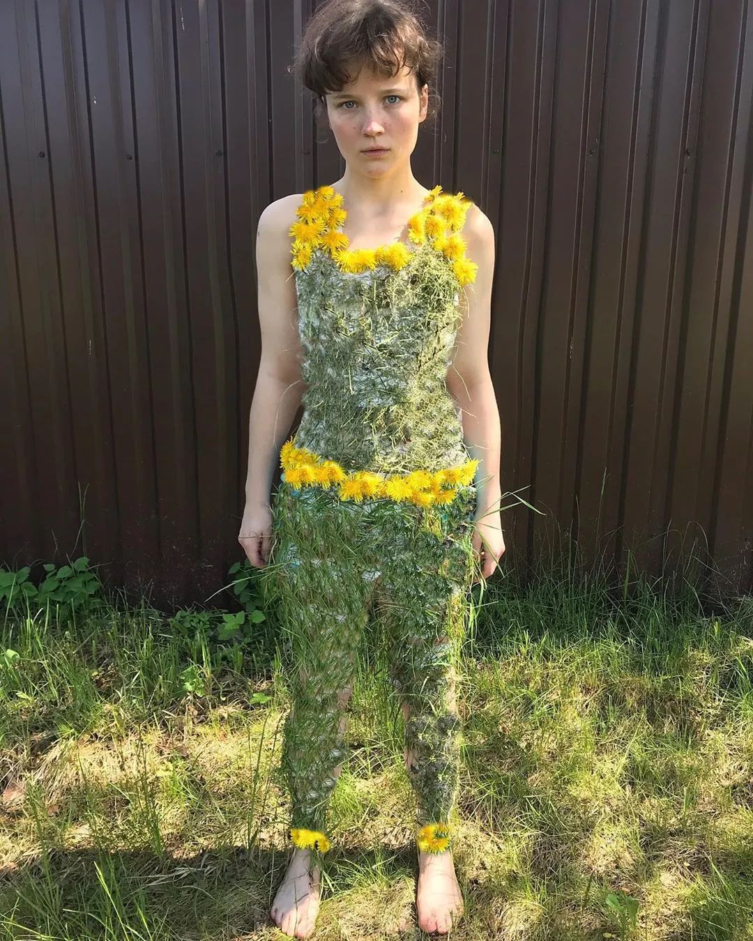 书本还能变衣服,那些用纸盒给儿子做变形装备的家长们应该秒懂.