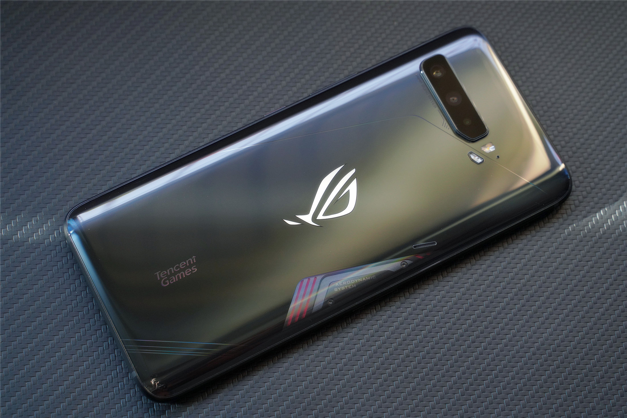 865 plus 144hz打造极致电竞体验,rog游戏手机3评测 __凤凰网