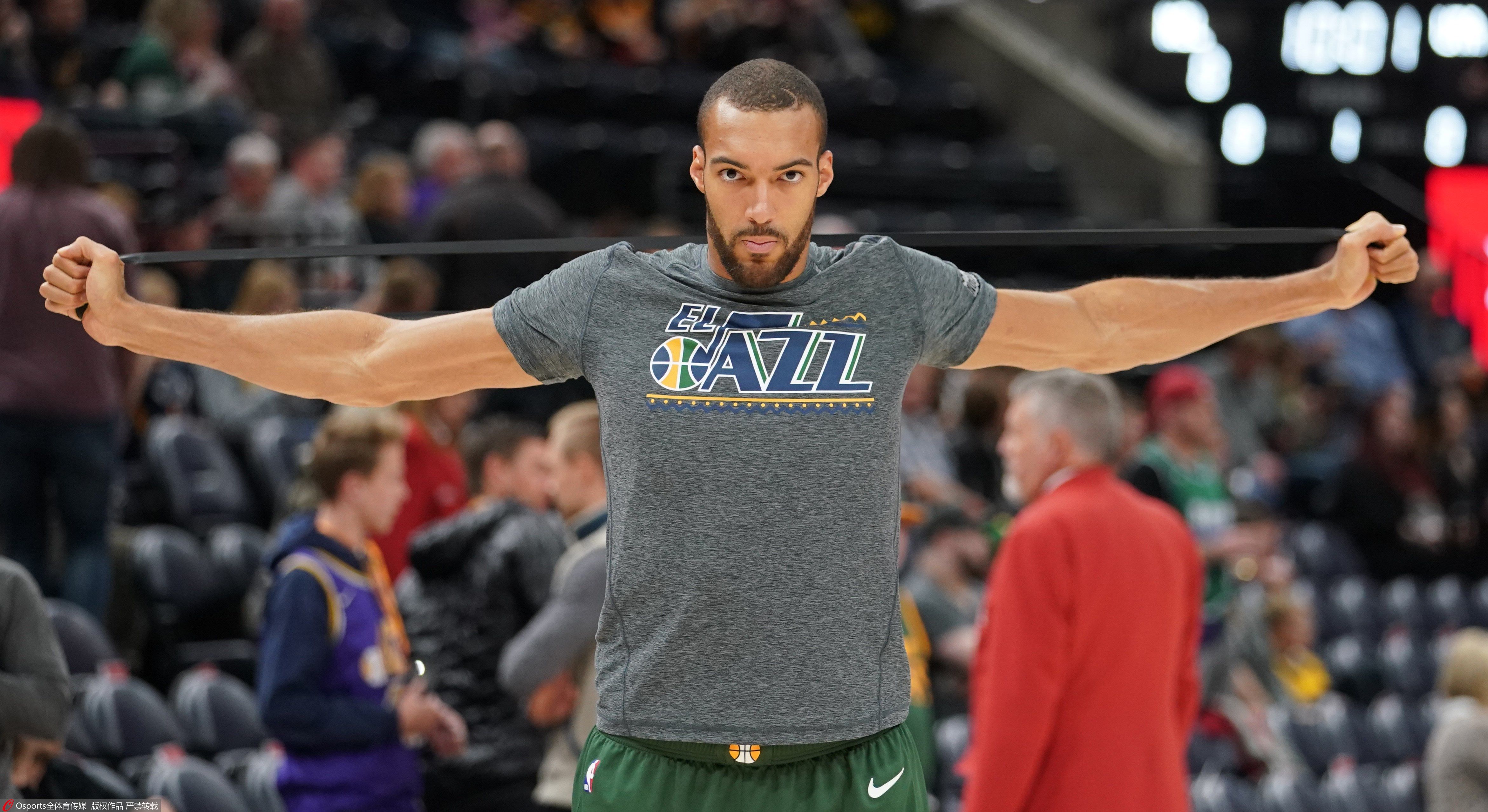 打开凤凰新闻,查看更多高清图片爵士球员戈贝尔确认感染新冠肺炎.