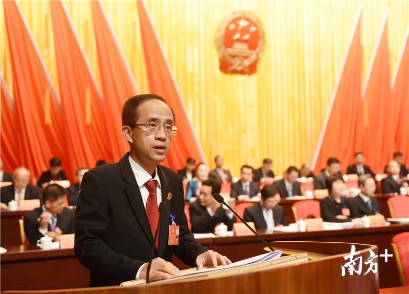 惠州市中级人民法院院长陈斯作惠州市中级人民法院工作报告.