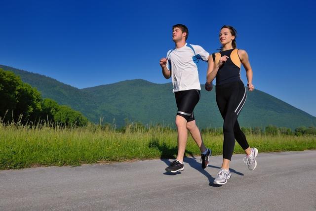 坚持慢跑，体能健康有大改变！怎么跑步减肥最高效？（怎样减肥最健康）慢跑减脂的最佳速度和时间，