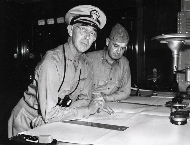 特纳与范德格里夫特在研究海图