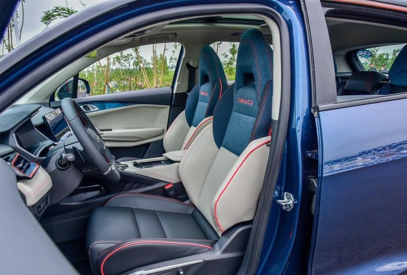 1.5T爆发177马力，油耗只需6.6L！领克06香不香？