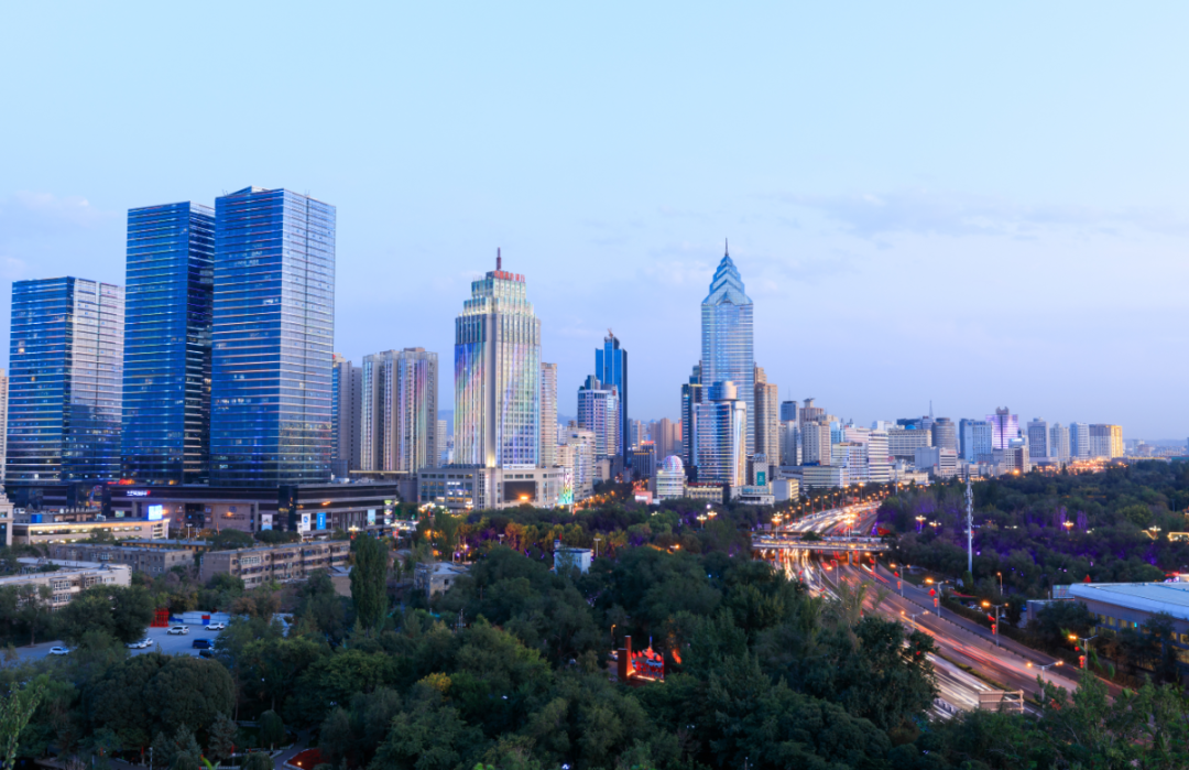 又增5例确诊8例无症状乌鲁木齐防控升级地铁停运航班大面积取消