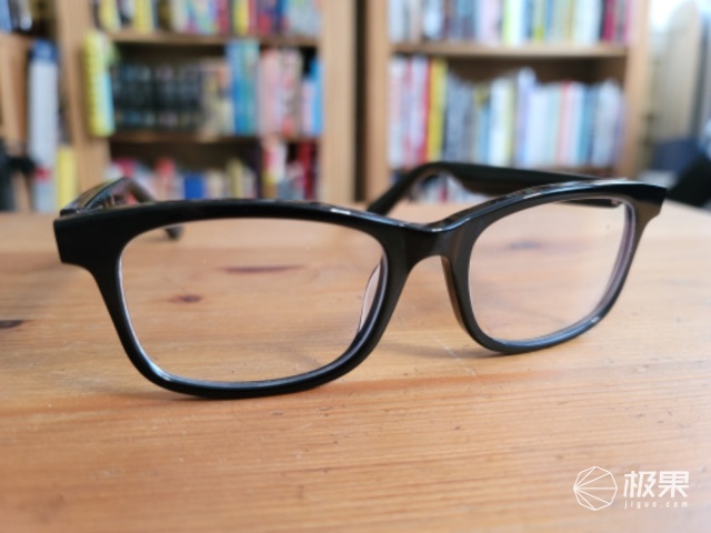 Vue推出智能眼镜VueLite,支持通话及音乐功能,售价1234元起