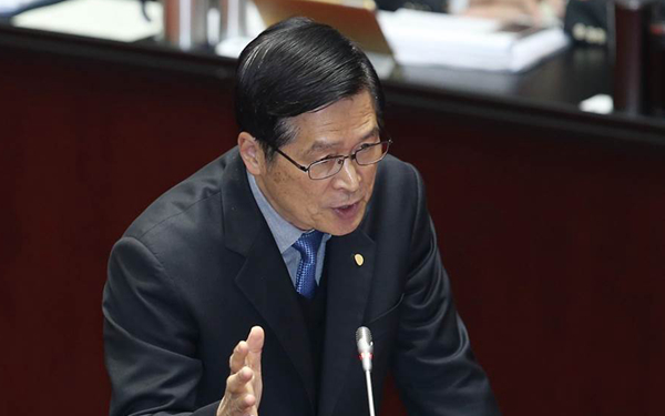 台当局防务主管部门负责人严德发.