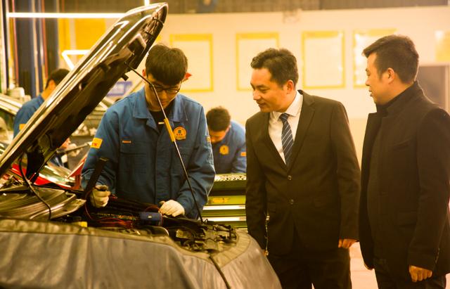 初中生毕业不想学文化课怎么办?可以考虑学汽修技术(孩子初中文化课不好,学什么专业比较好)