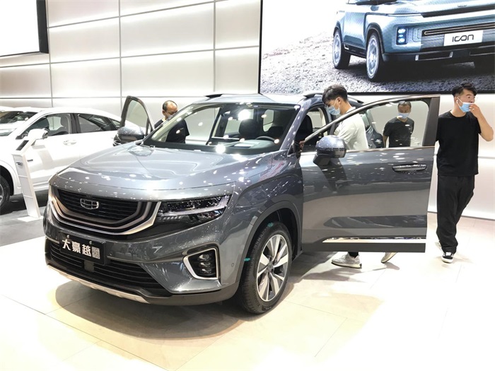 豪越稳盘,icon扩圈,吉利新"王炸组合"亮相郑州,想不火都难!