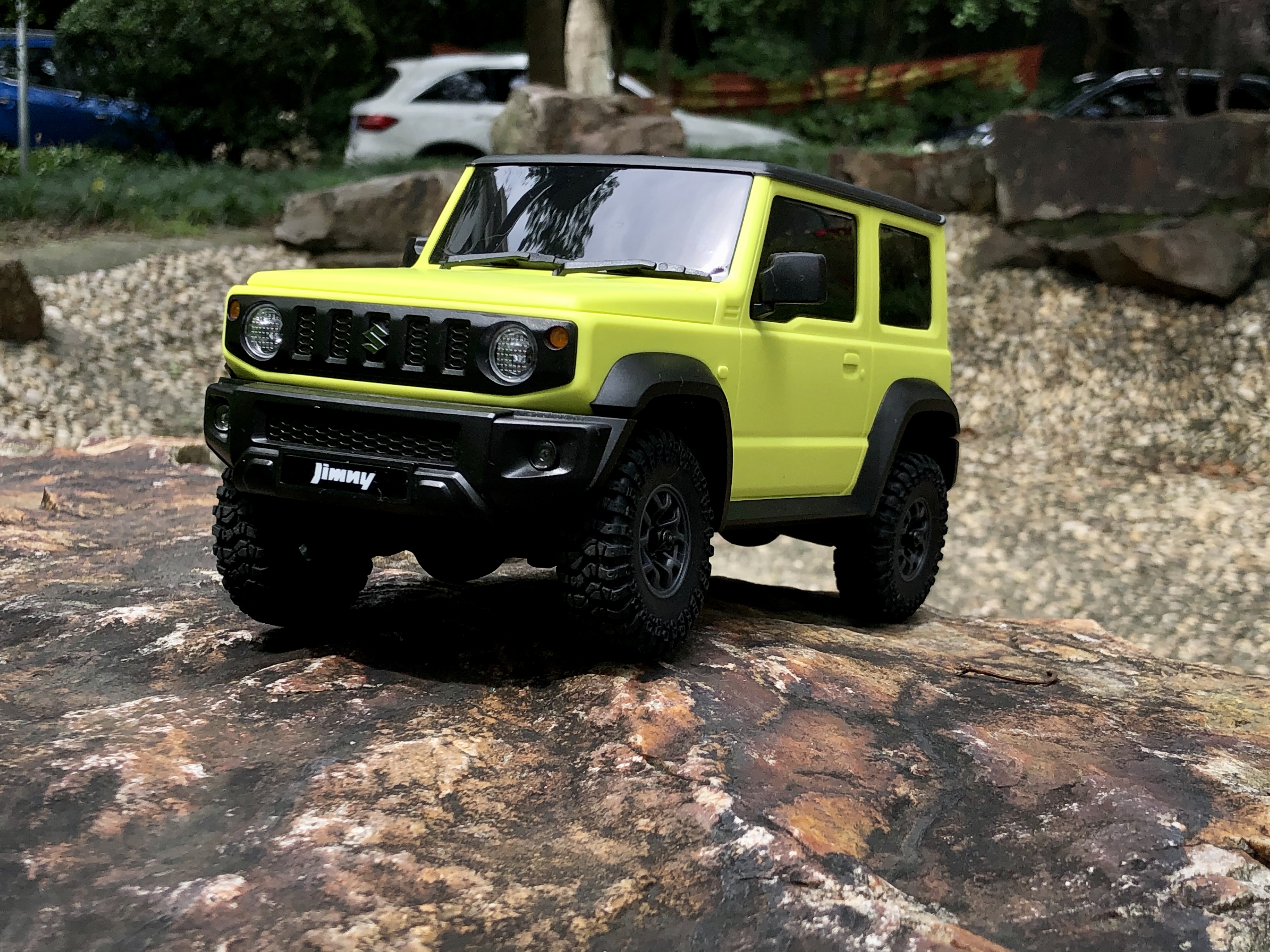 那就和大家分享下我的第一台 rc 入门遥控车:小米 1:16 遥控吉姆尼.