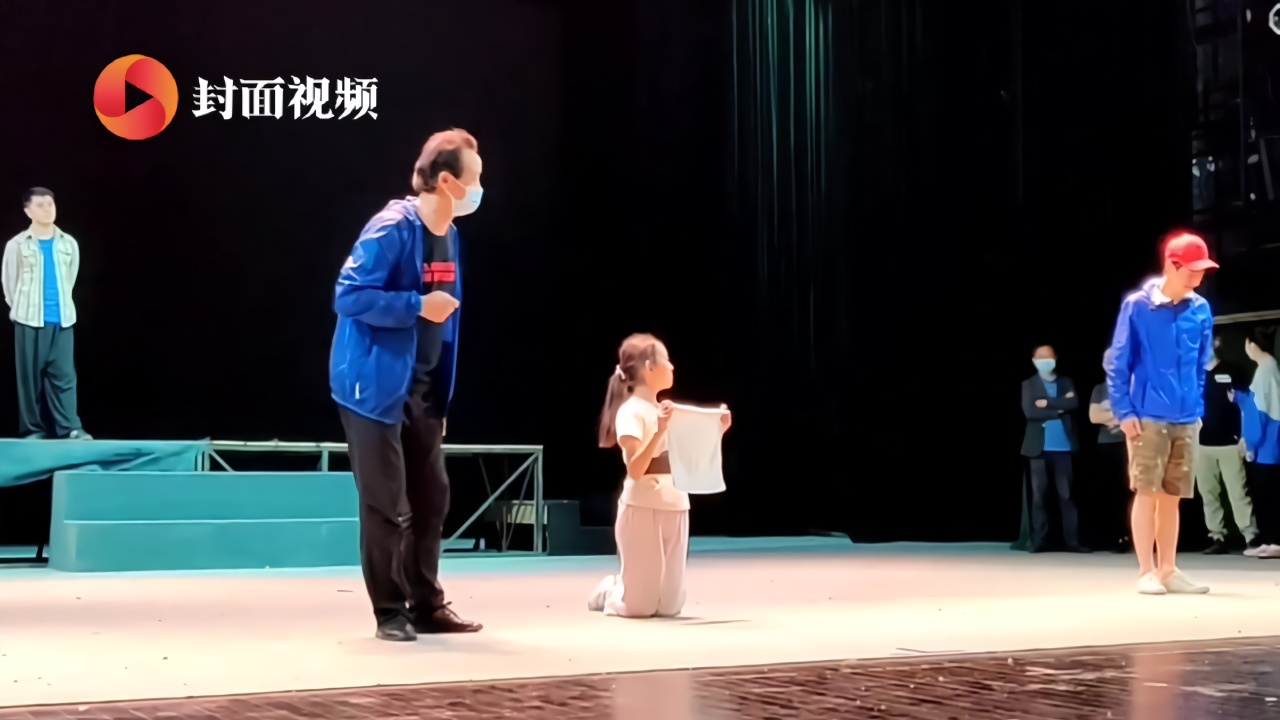 23年后，在川剧《变脸》中扮演“水上漂”的78岁任庭芳手把手传艺