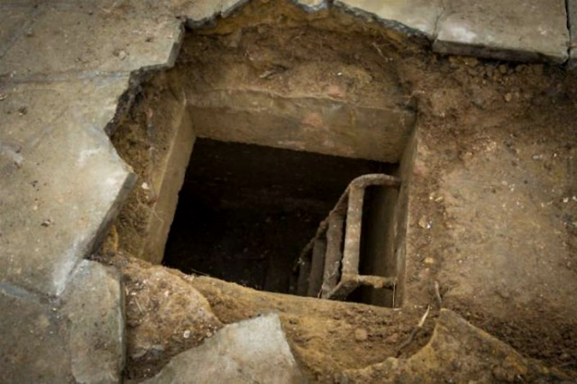 男子意外在自家发现一个地洞,里面的东西让人吃惊