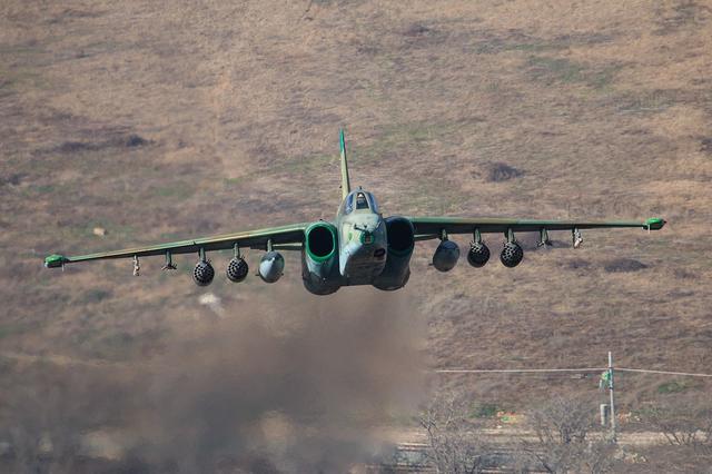 苏联高层都偏爱的一款强击机,目标是超过a10,对地攻击丝毫不弱