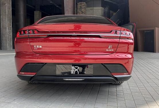 比亚迪首款中大型电动轿车百公里加速仅39秒汉ev能刚特斯拉