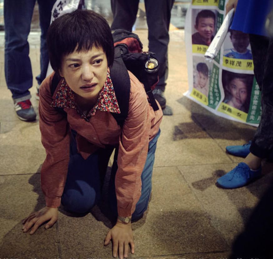 但是做了母亲后重看这部电影,我能真真切切感受到田文军和鲁晓娟经历