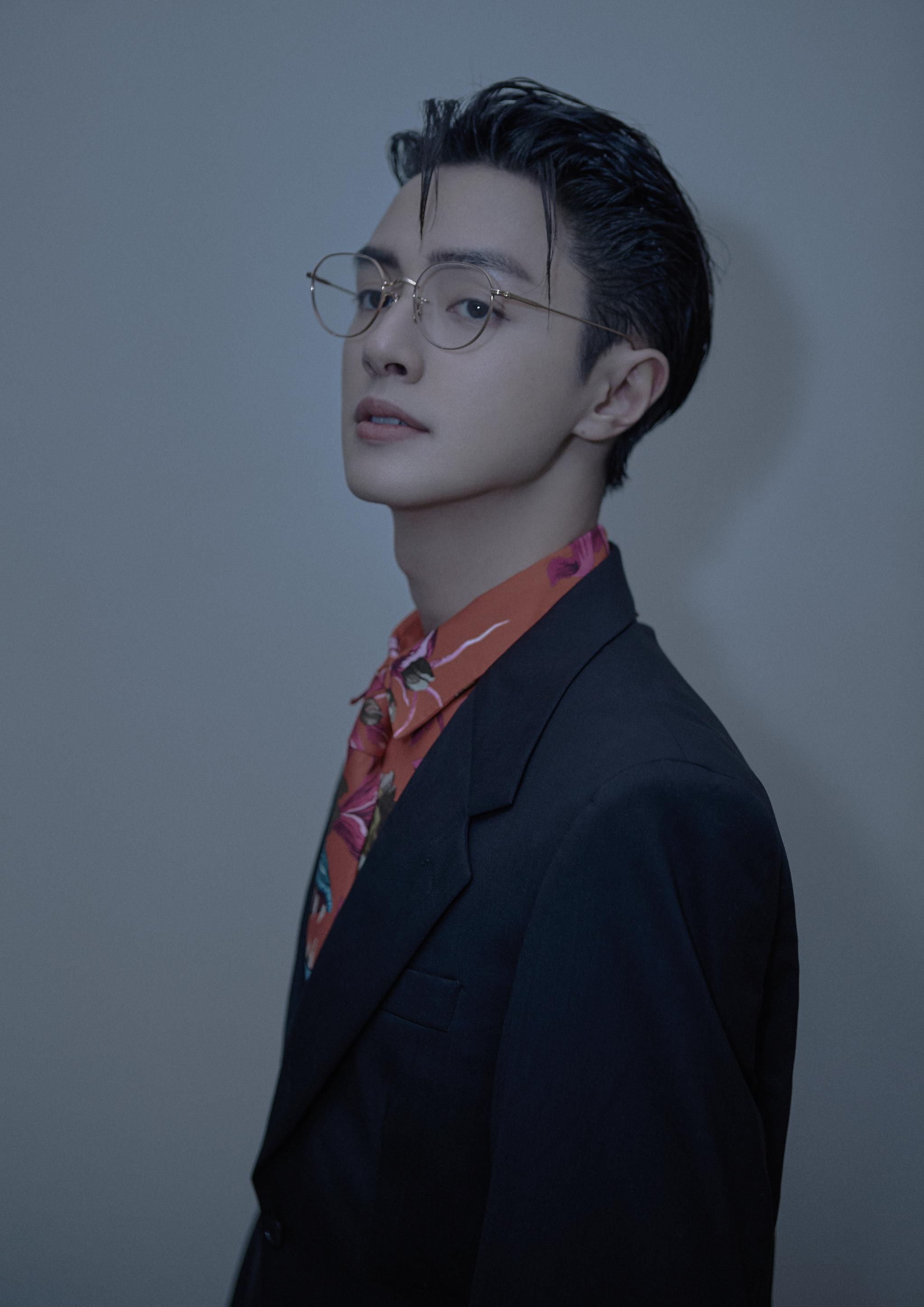 官鸿黑色西装温润雅致 彰显少年独特气质_凤凰网娱乐_凤凰网