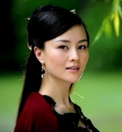 刘孜(方怡)则是娱乐圈的资深美女,徐静蕾和刘琳的同班同学.