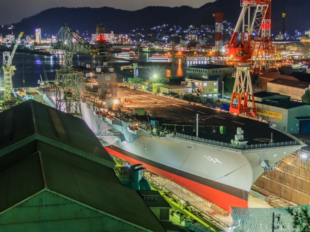 加贺号在船坞进行改造3月23日,据日本《朝日新闻》报道,日本海上自卫