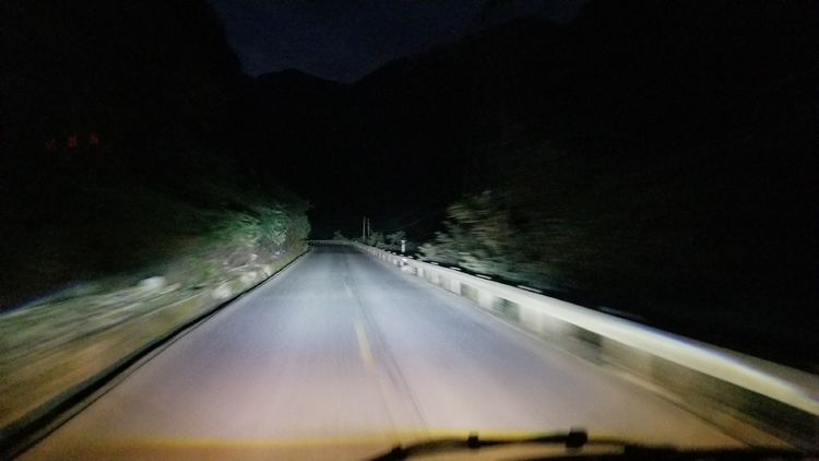 车后改的led双透镜大灯,效果挺好的,原车的灯光简直太差了,开夜路很累