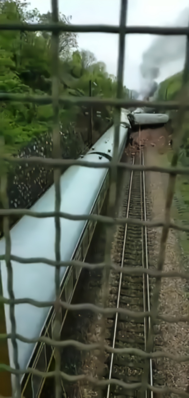 塌方致T179次列车脱线，事故未造成人员死亡
