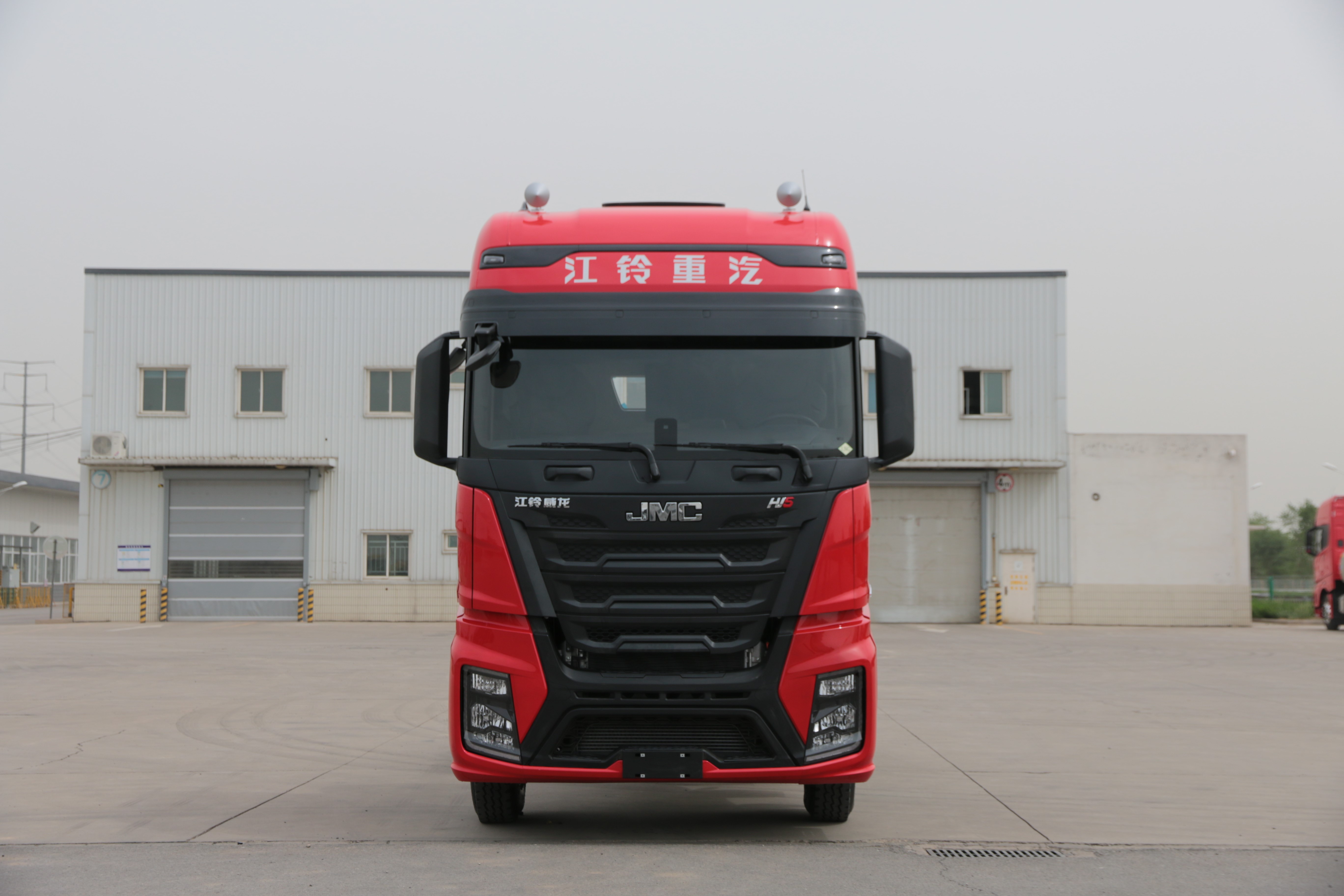 淘汰国三车的时间越来越近入手一辆lng重卡车型更经济环保