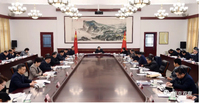 江苏南京、苏州、常州等地党政领导带头摘下口罩开会