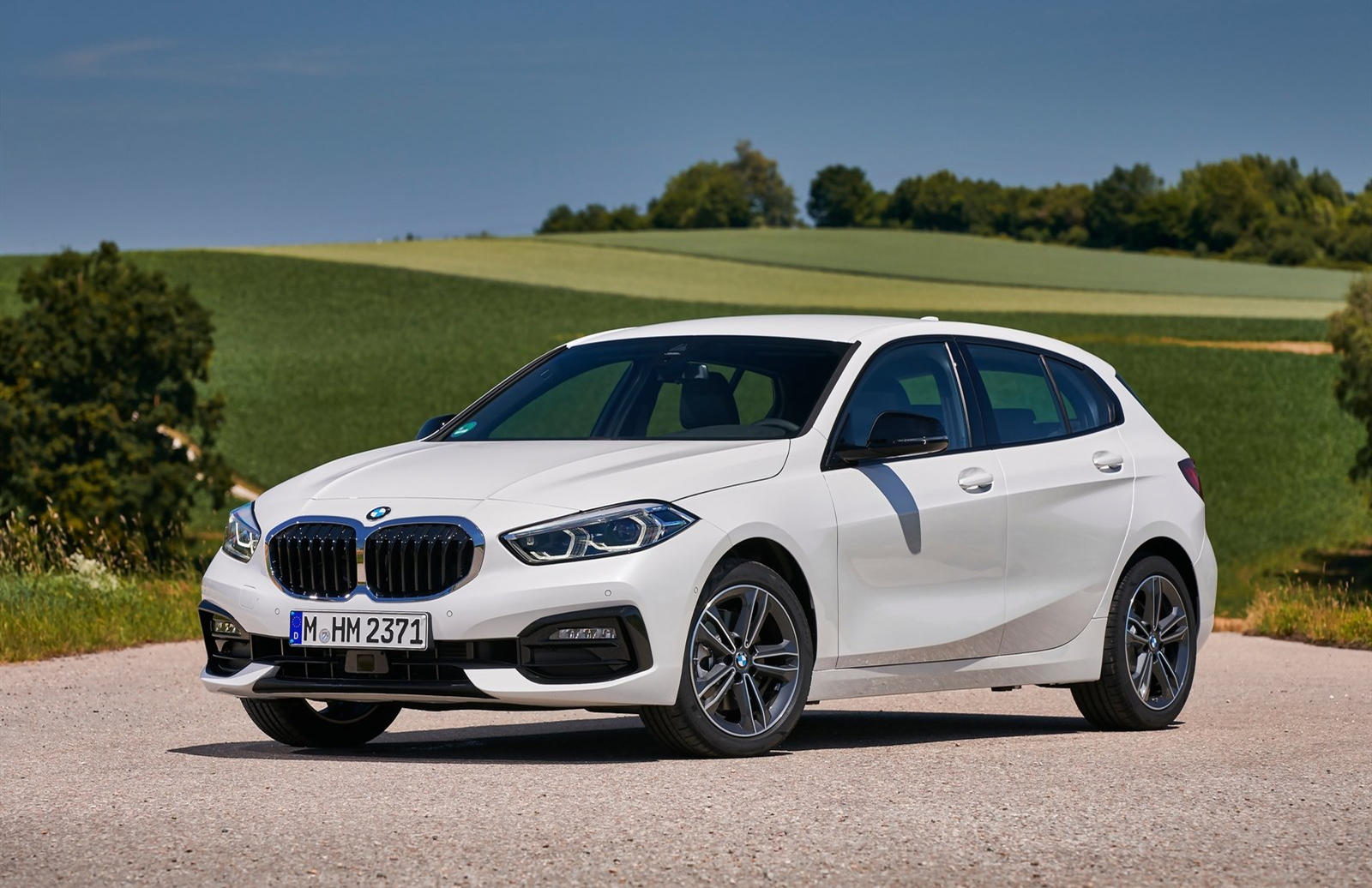 素颜值也风韵轻改的前驱宝马新1系捍卫两厢荣誉