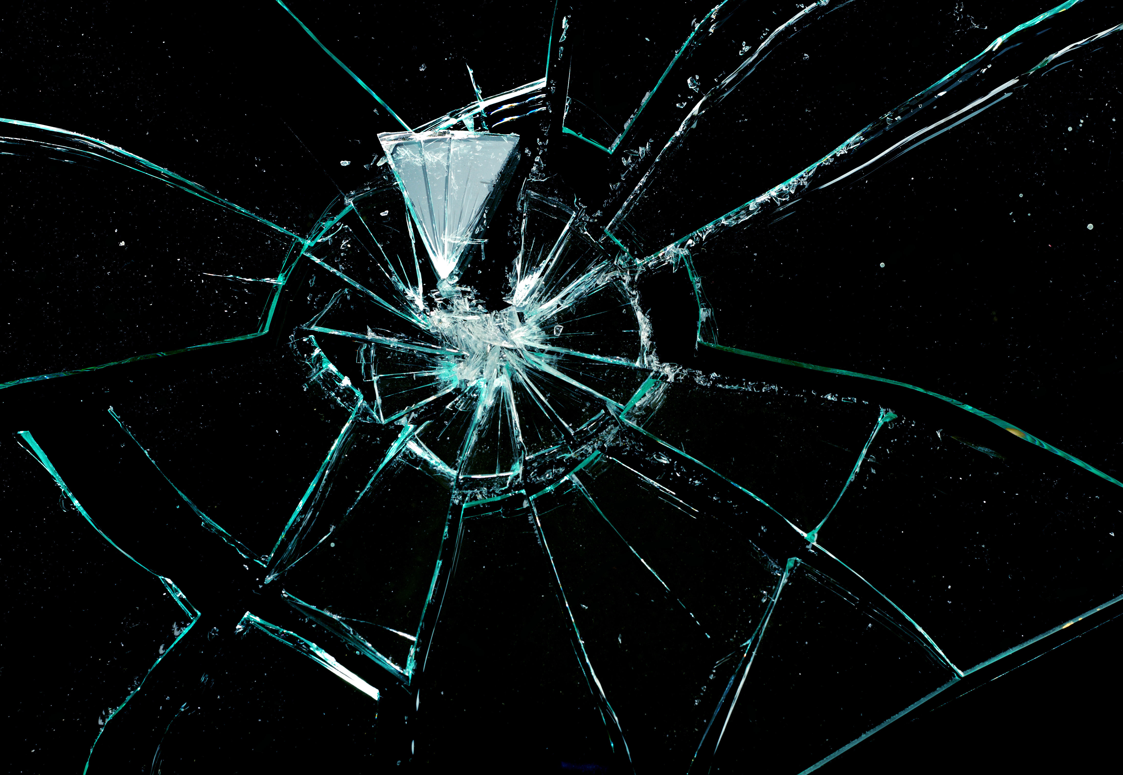 水从室外带回室内时不可以直接使用,因为水温太低可能导致镜片碎裂