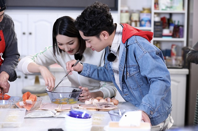 王祖蓝李亚男《亲爱的来吃饭》温情畅聊养儿方知父母恩