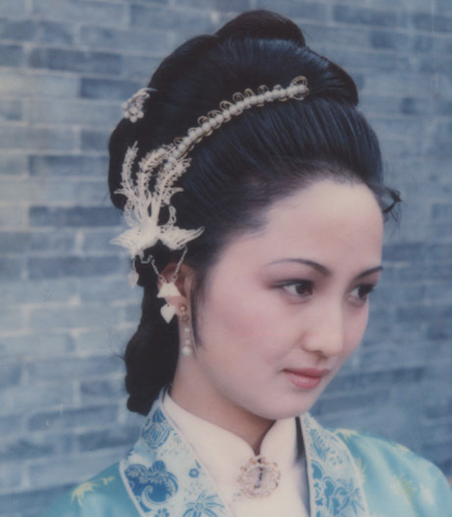 一章大怒三次,晴雯的愤懑背后,藏着怎样的缺失?