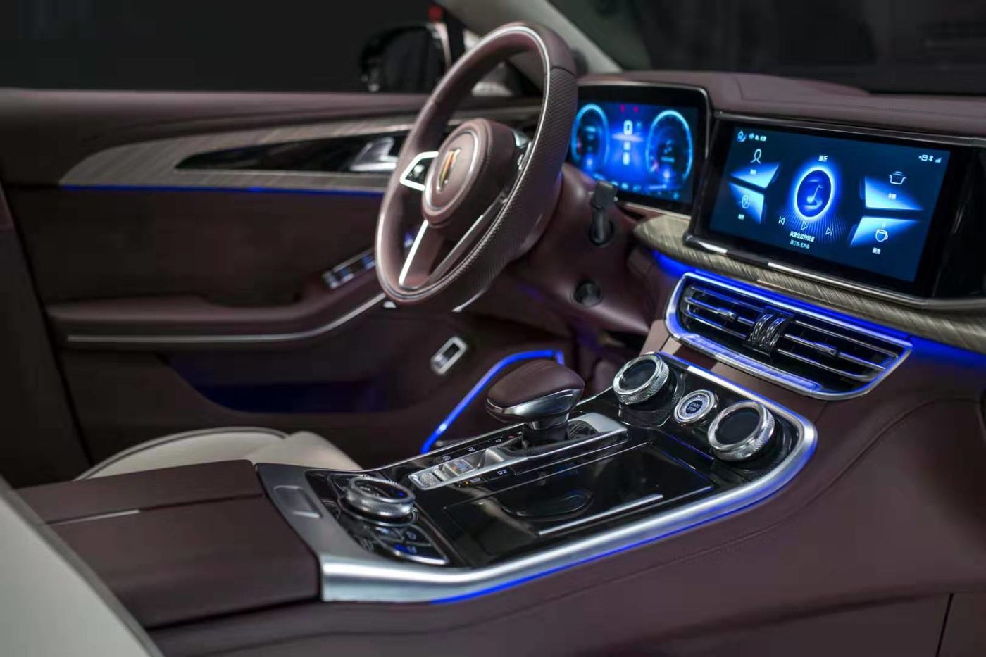 香氛,专属国车级安全配置,无一不彰显着新红旗h9车主的至尚品位和身份