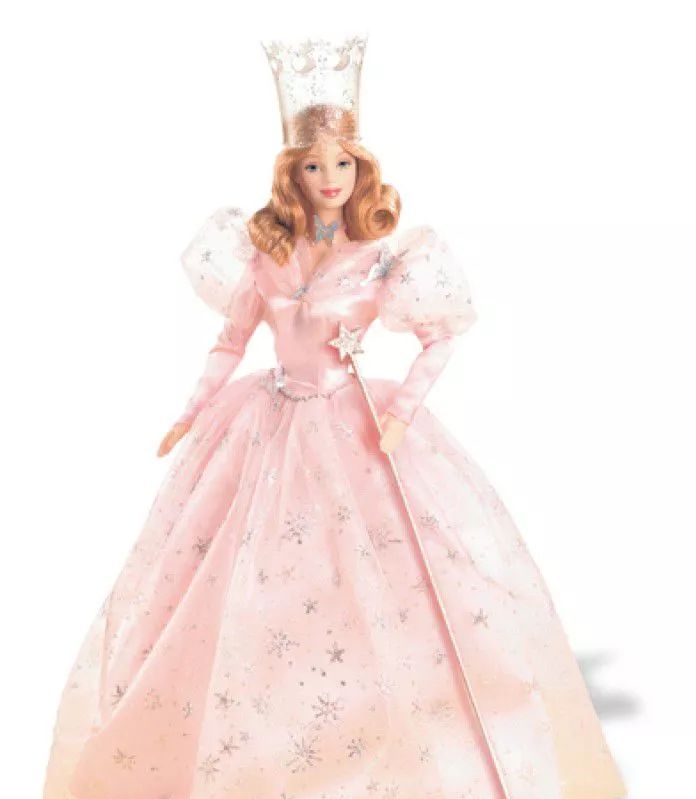 她和男友肯尼(ken)是在1961年拍摄他们第一部广告片时认识的,两人一见