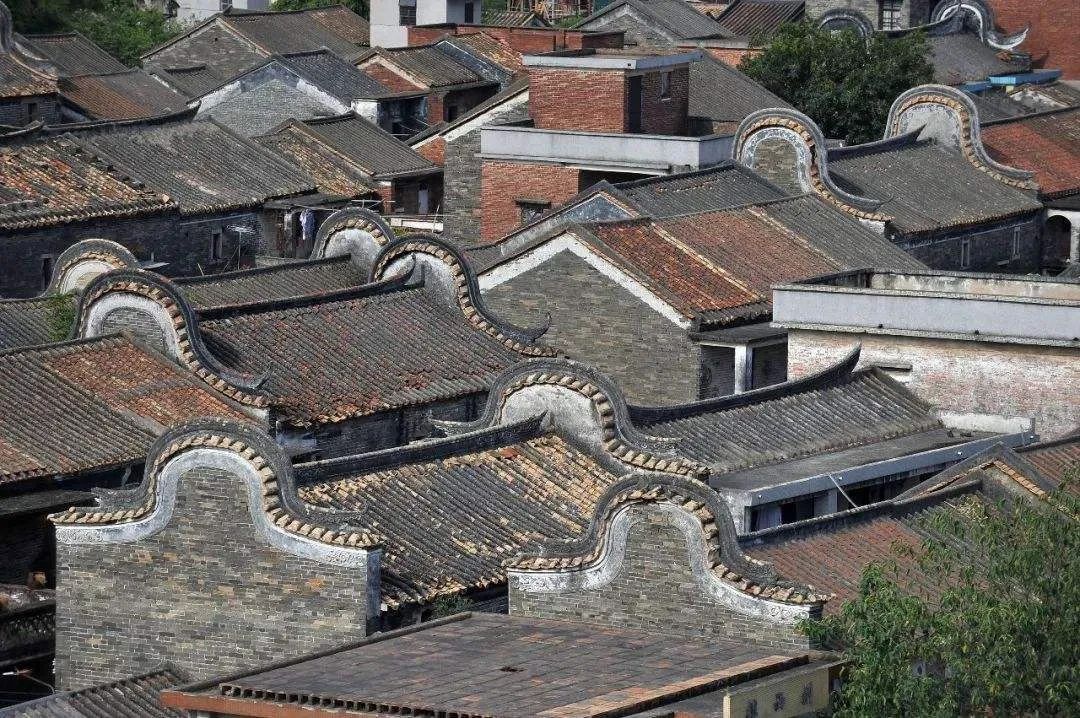 作用,按照旧时礼俗只有官宦人家才有资格建造这种状似明朝官帽的大屋