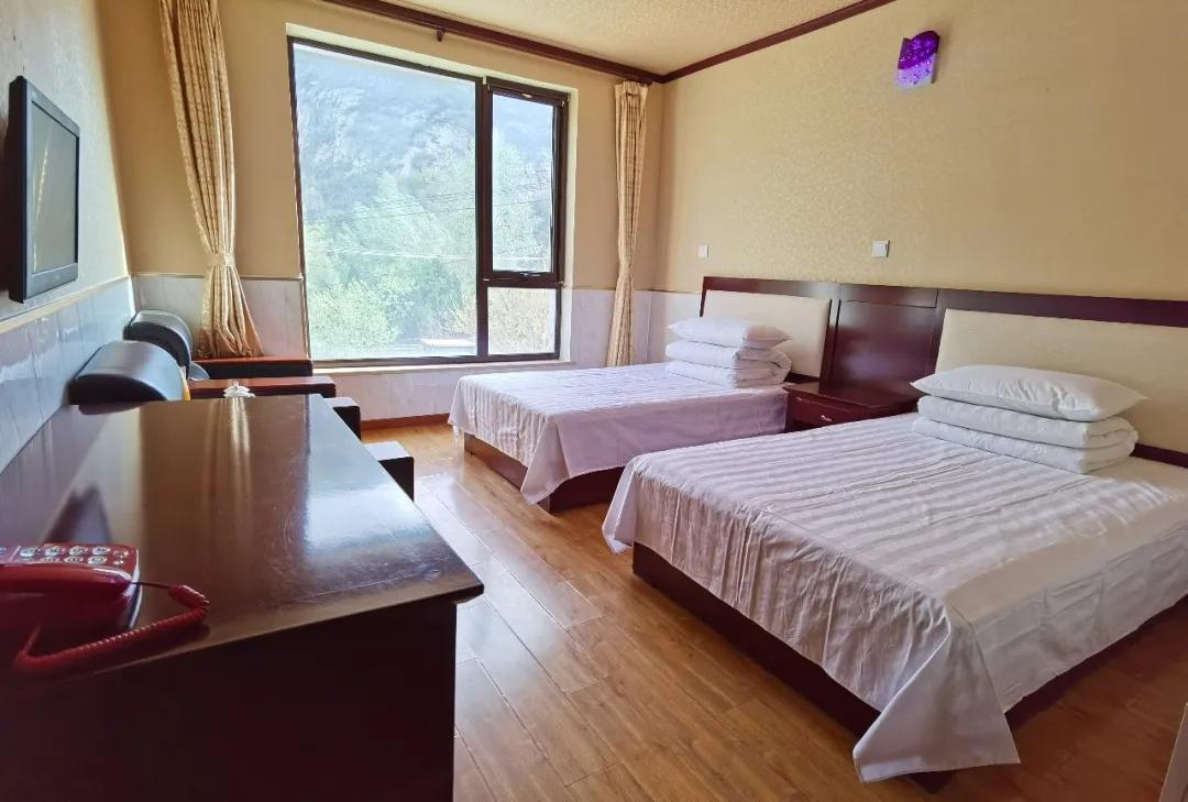 清凉山庄干净舒适的住宿,有准三星客房 150多间,豪华总裁套房20多间