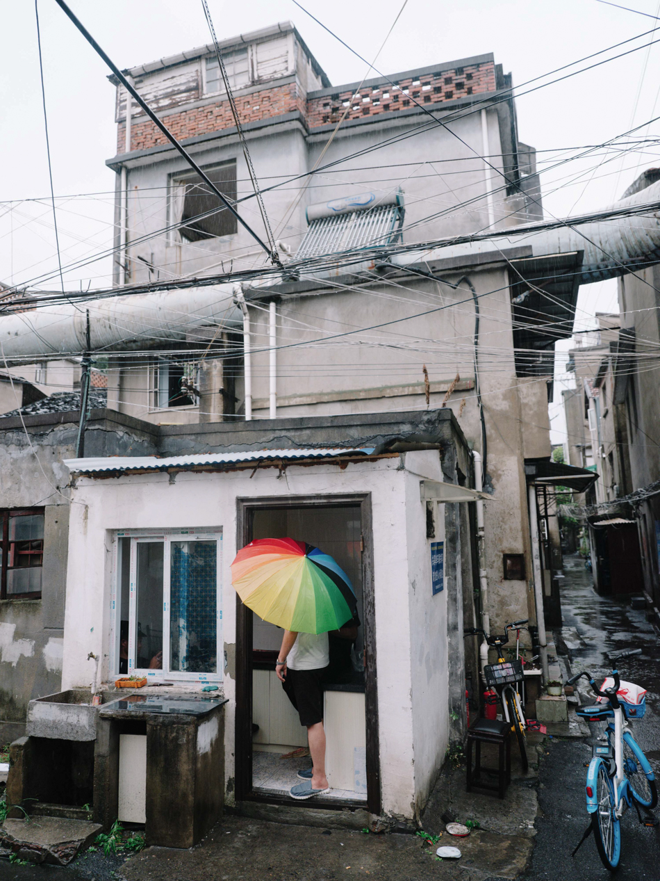 动迁地块每隔几十米就能看到保安。