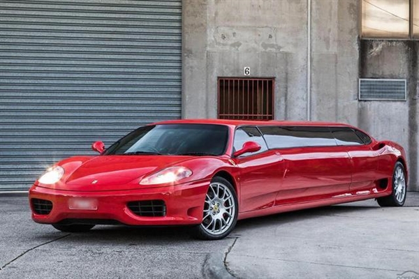 法拉利360超级加长版出售:车内似"夜店"