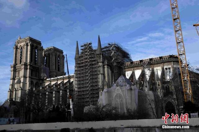 巴黎圣母院大火临近一周年 修复工程因疫情暂停