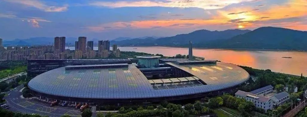 行业的浮躁,自2014年开始,屠明珏在有号称杭州"硅谷"的滨江就能隐隐