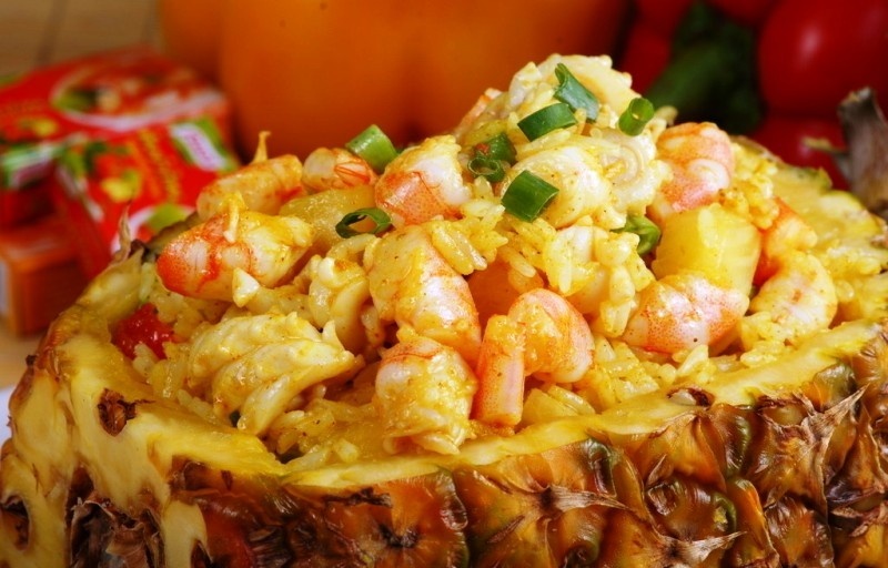 除了菠萝咕噜肉,菠萝海鲜炒饭还有菠萝派也都是超级好吃的