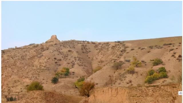 白于山上的长城。