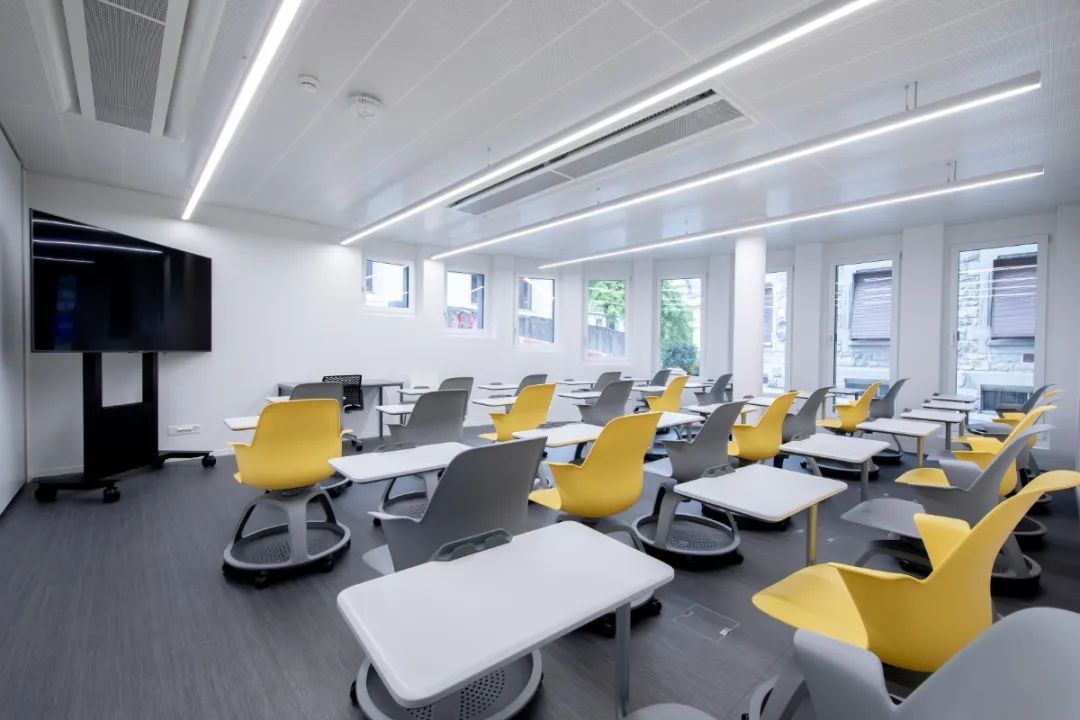 慕了!摇滚之父主题酒店,竟是学生宿舍