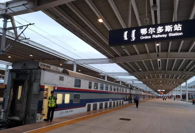 双层卧铺票价102元起鄂尔多斯直达西安特快列车已开通