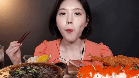 凭一张深渊巨口登顶吃播界top1其实大家都是为了舔颜吧