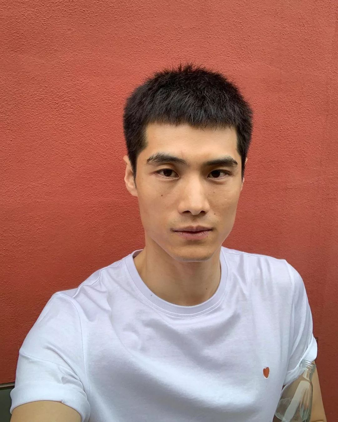 郝允祥拍摄giorgioarmani广告重回巅峰