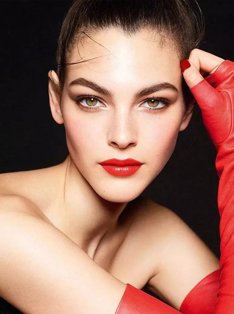 老佛爷的灵感缪斯,又美又酷的意大利超模—vittoria ceretti